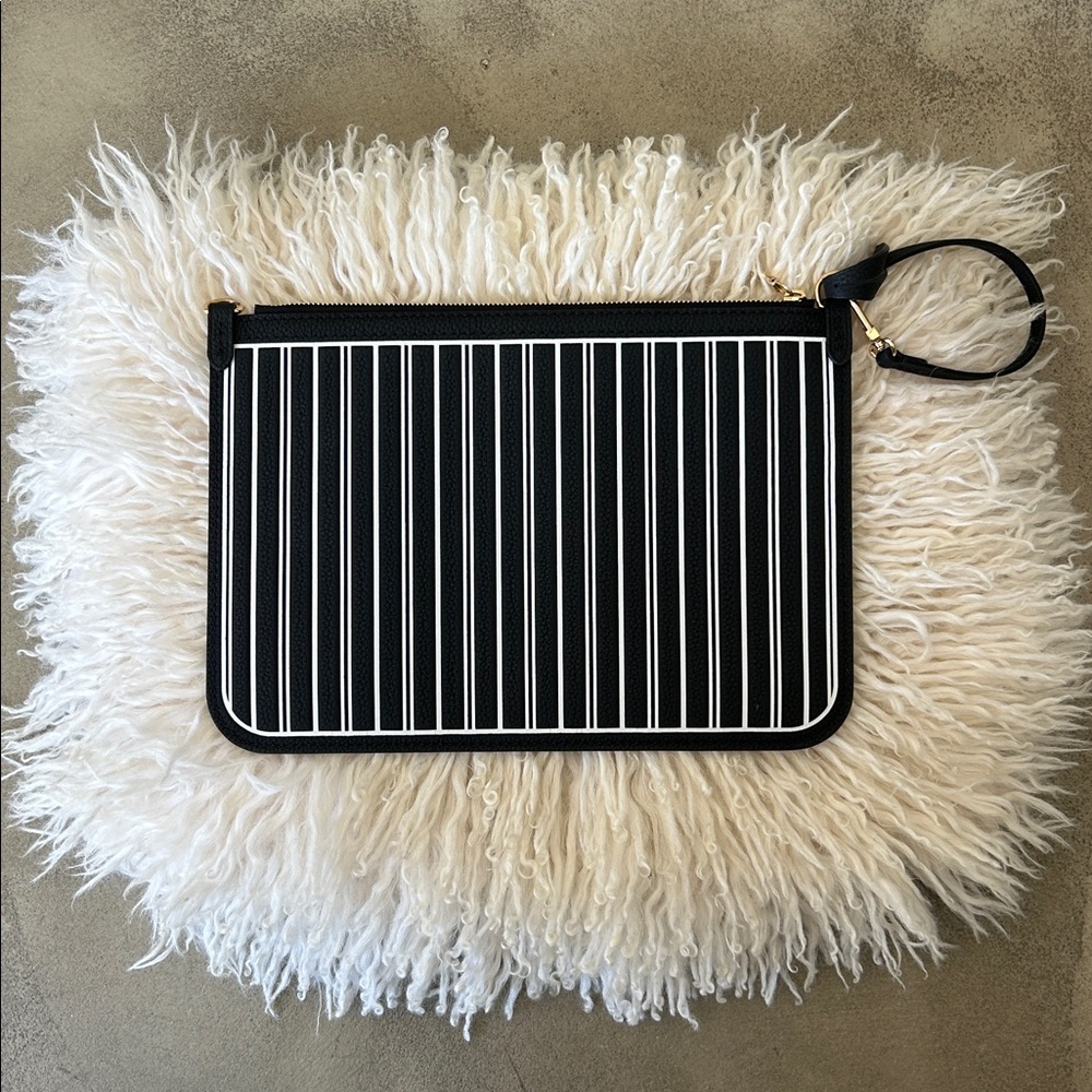 🖤 NEW!  Louis Vuitton Inside Out Pouch/Wristlet - Picture 3 of 8